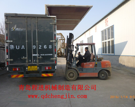 公司生产乳胶发泡机发往南通